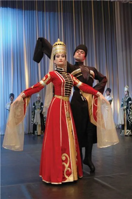 костюм адыгейский.jpg